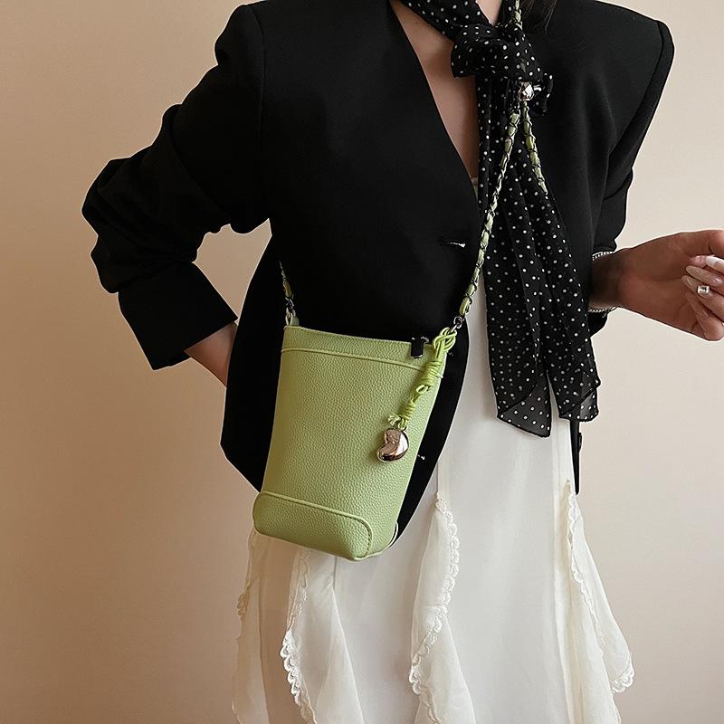 Casual summer fashion niche bucket small bag women's 2025 new chain shoulder messenger bag mobile phone bag
