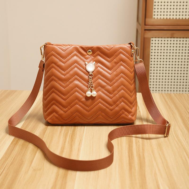 Stylish Wave Stripe Quilted Cat Pearl Pendant Decorative Simple Ladies Crossbody Bag Bag