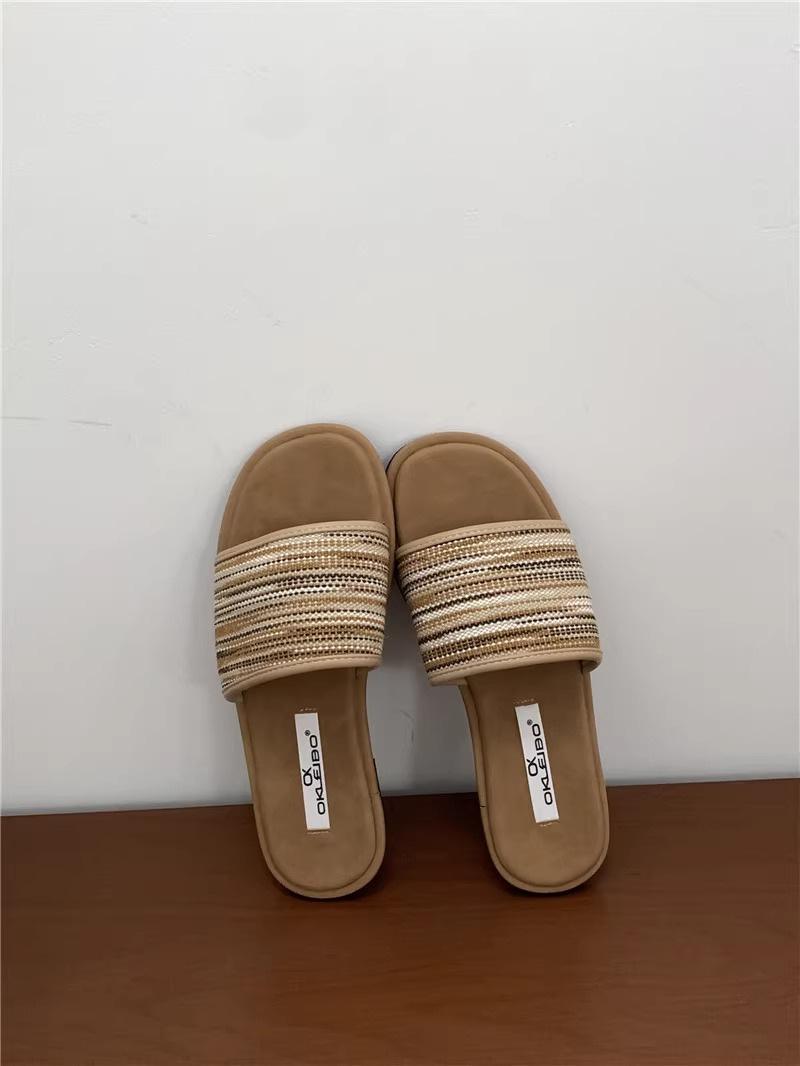 

Богемні плетені шльопанці на плоскій підошві з одним словом для жіночого літнього взуття 2025 новий дизайн нішеві відпускні круті шльопанці 35 хакі