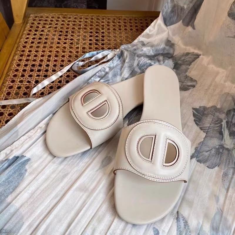 Saueskinnversjon av grisneseflatsåle ettords tøfler dame yttertøy hul nisje allsidige sandaler strand halv