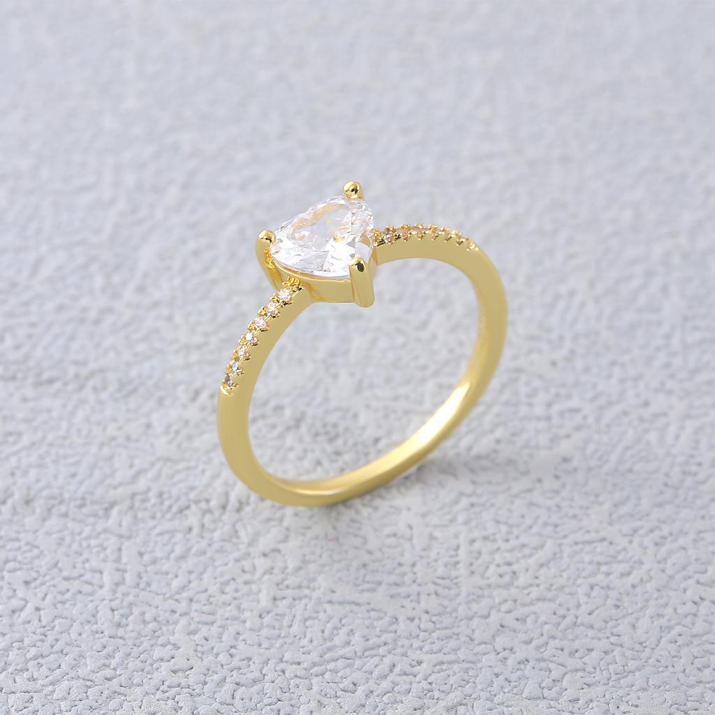 Smooth-edged Heart-shaped Diamond Ring with Micro-set Zirconia, Open Design, Fashionable and Versatile.