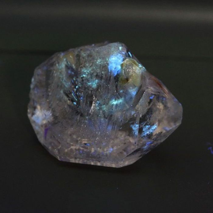 Pierres et Minéraux. Quartz Petrole. 8.91 ct. Balochistan, Pakistan.
