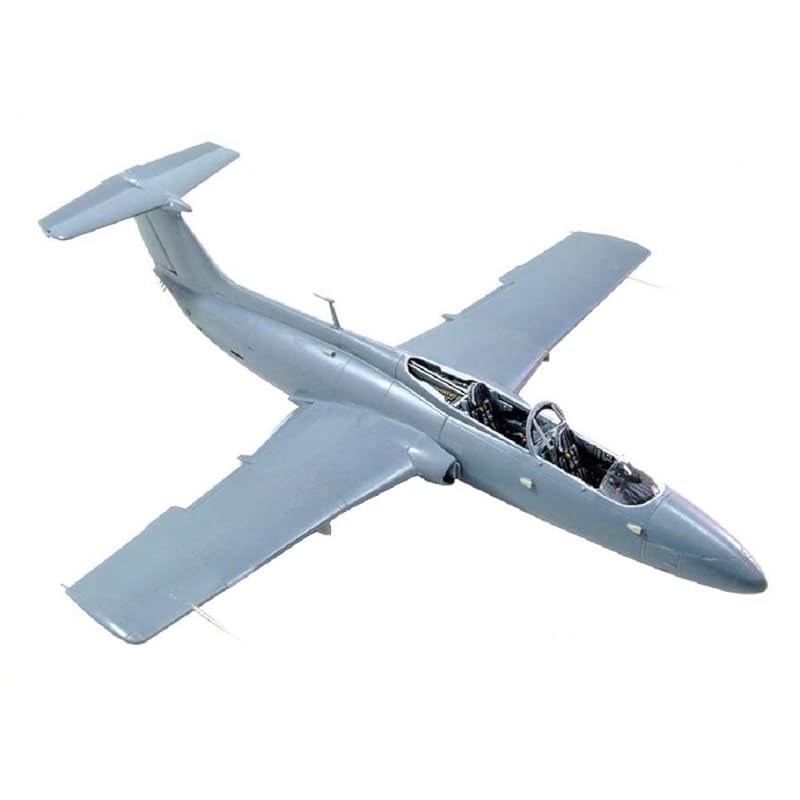 

avant garde model 1/48 Aero L-29 Delphine plastic model