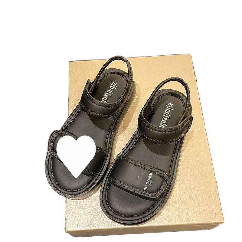 In Scheißsandalen treten Mädchen 2025 neuer Sommer Feenstil Mode dicksohlige flachsohlige weichsohlige Klettverschluss Römerschuhe