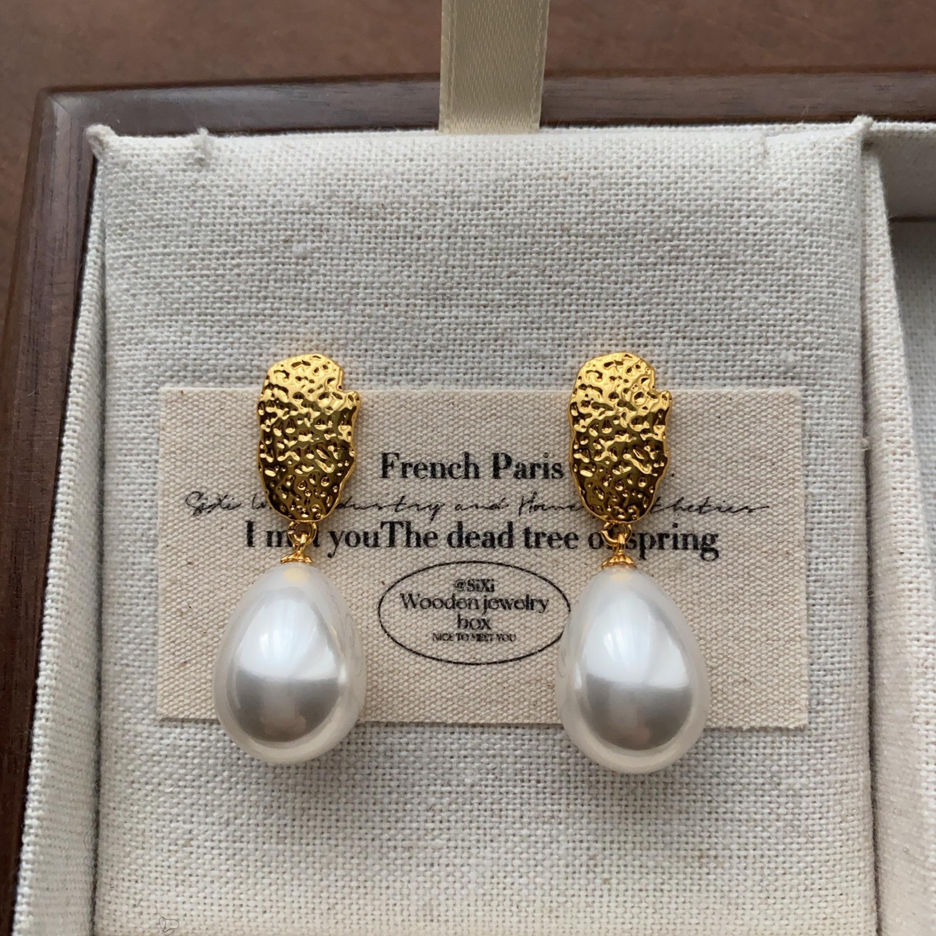 Gentle water drop-shaped pearl stud earrings, simple and noble temperament earrings