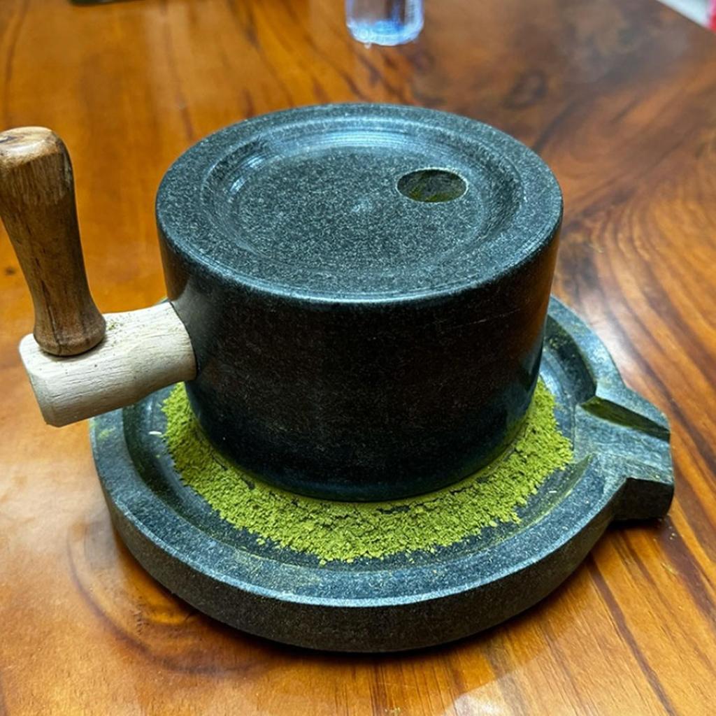 Small Matcha Stone Mill Manual Tea Mill Grains Grinder Green Stone Tea Grinder Hand Pepper Grinder Coffee/ Barley Grinding Tool