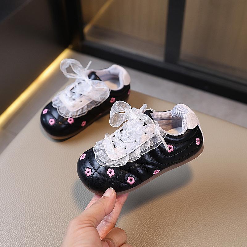 Girls' Korean Version of Casual Embroidery Flower Sports Shoes 2025 Spring and Autumn New Versatile German Training Shoes Non-slip White Shoes Tide