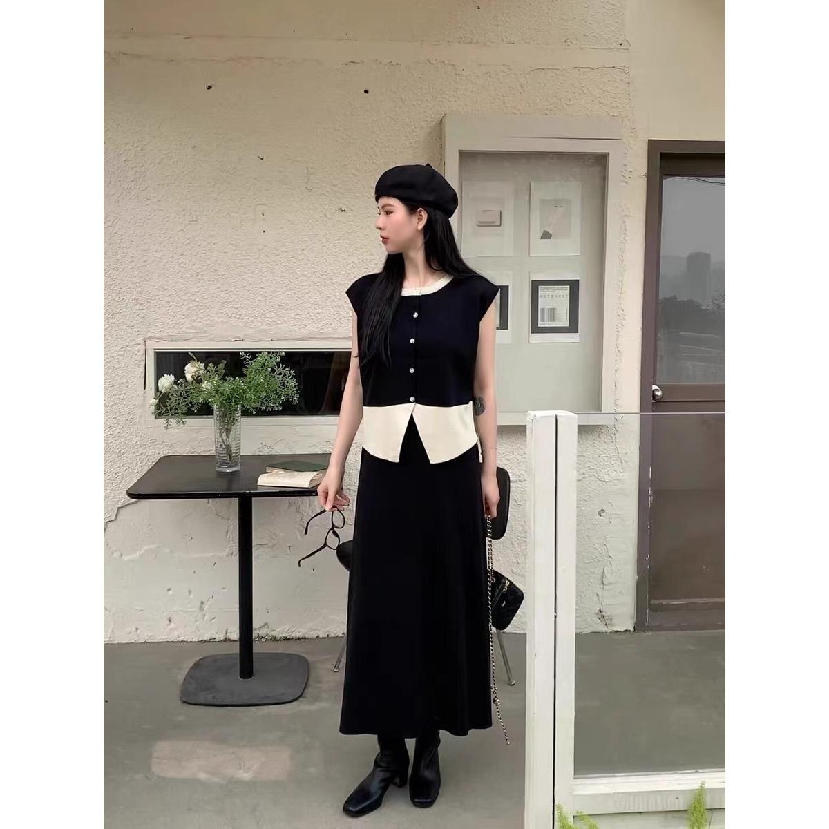 

2025 Design Sense Crew Neck Splicing Breasted Knitted Sweater Women s Skirt Temperament Fashion Versatile Suit Women One size чорний