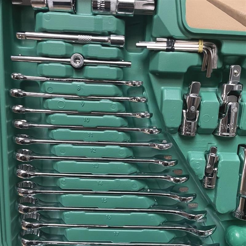 German 121-Piece Multi-Function Car Repair Socket & Ratchet Wrench Set