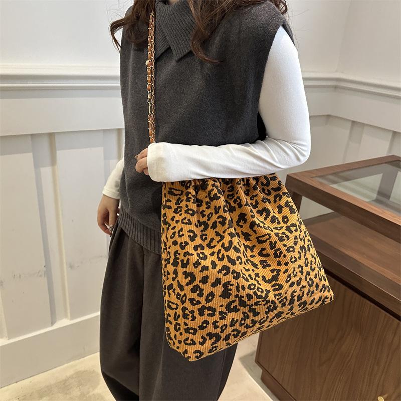 Women'S Bag Retro Shoulder Bag Large Capacity Flannel Leopard Print Messenger Bag College Student Commuter Tote Bag Tide