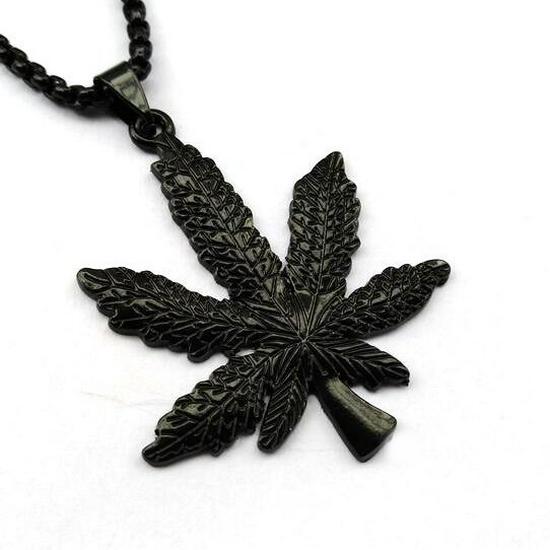 Korean Style Maple Leaf Pendant Necklace: Unisex Fashion Titanium Steel Sweater Chain