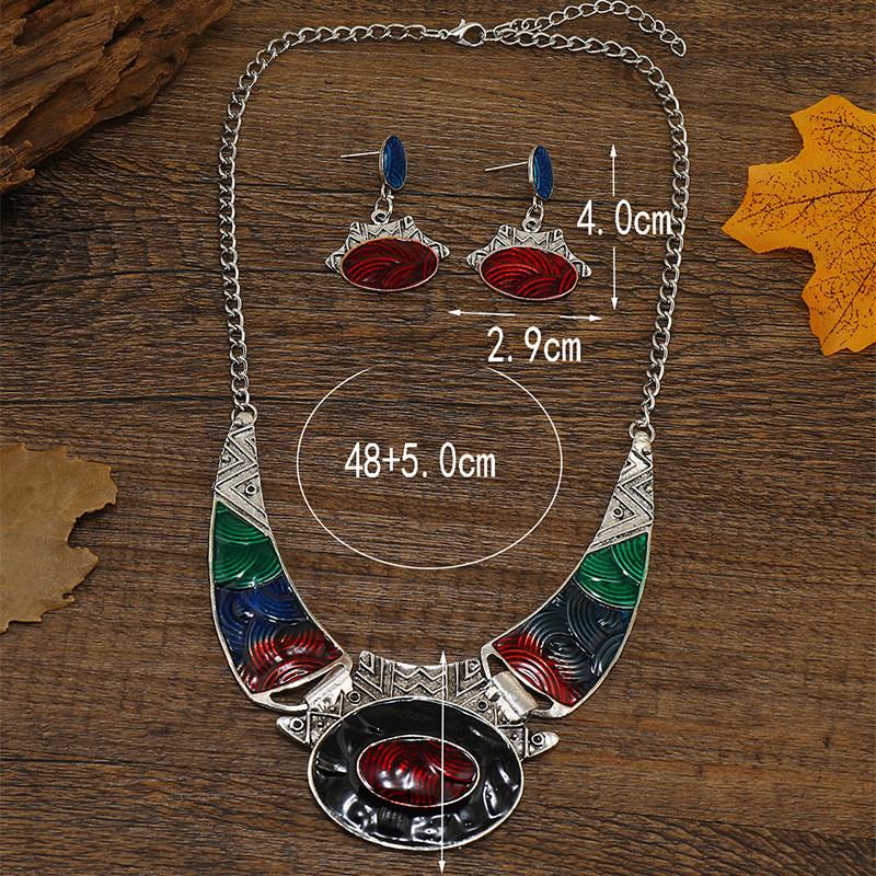 Retro Style Alloy Pendant Necklace With Water Wave Chain For Wedding Celebration