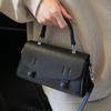 This year, it is popular, fashionable, exquisite and simple style, portable small square bag, casual and versatile, niche design, commuter messenger 