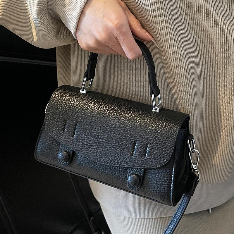 This Year, It Is Popular, Fashionable, Exquisite and Simple Style, Portable Small Square Bag, Casual and Versatile, Niche Design, Commuter Messenger 