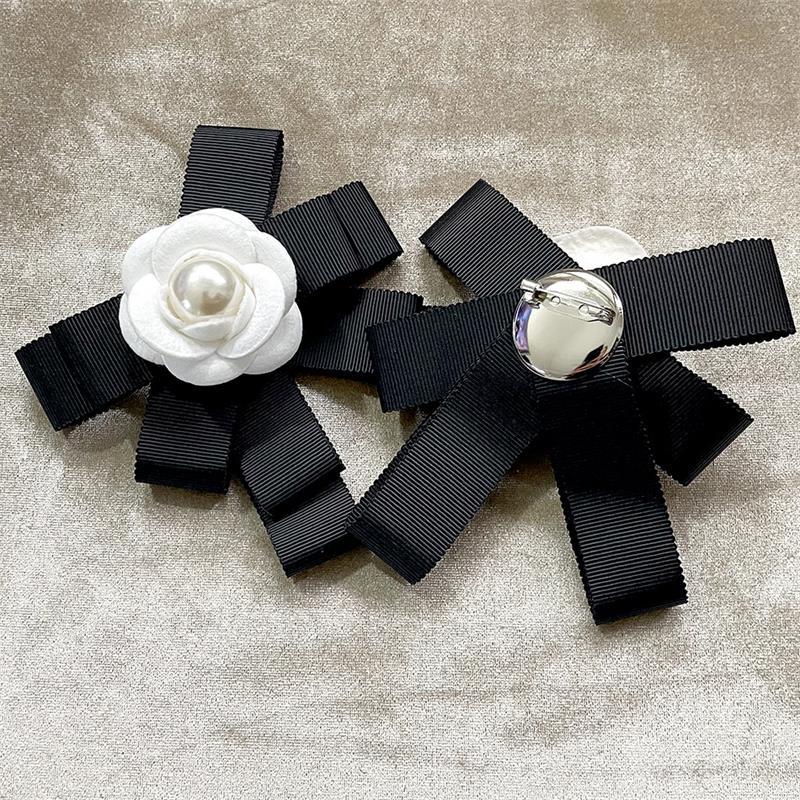 Kamelie Perle Schleife Brosche Schwarz Weiß Stoff Trauer Anstecknadel Hochwertig Französisch Elegant Tasche Kleidung Schal Accessoires Brosche