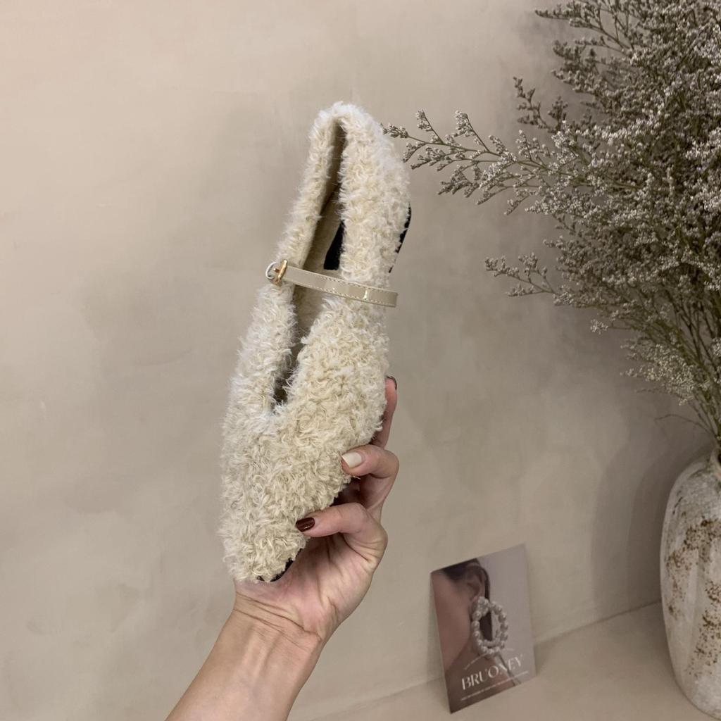 2024 Autumn and Winter New Pointed Head Shallow Mouth Fluffy Shoes Women Go Out Flat Single Shoes Flash Diamond Square Buckle Velvet Shoes Children