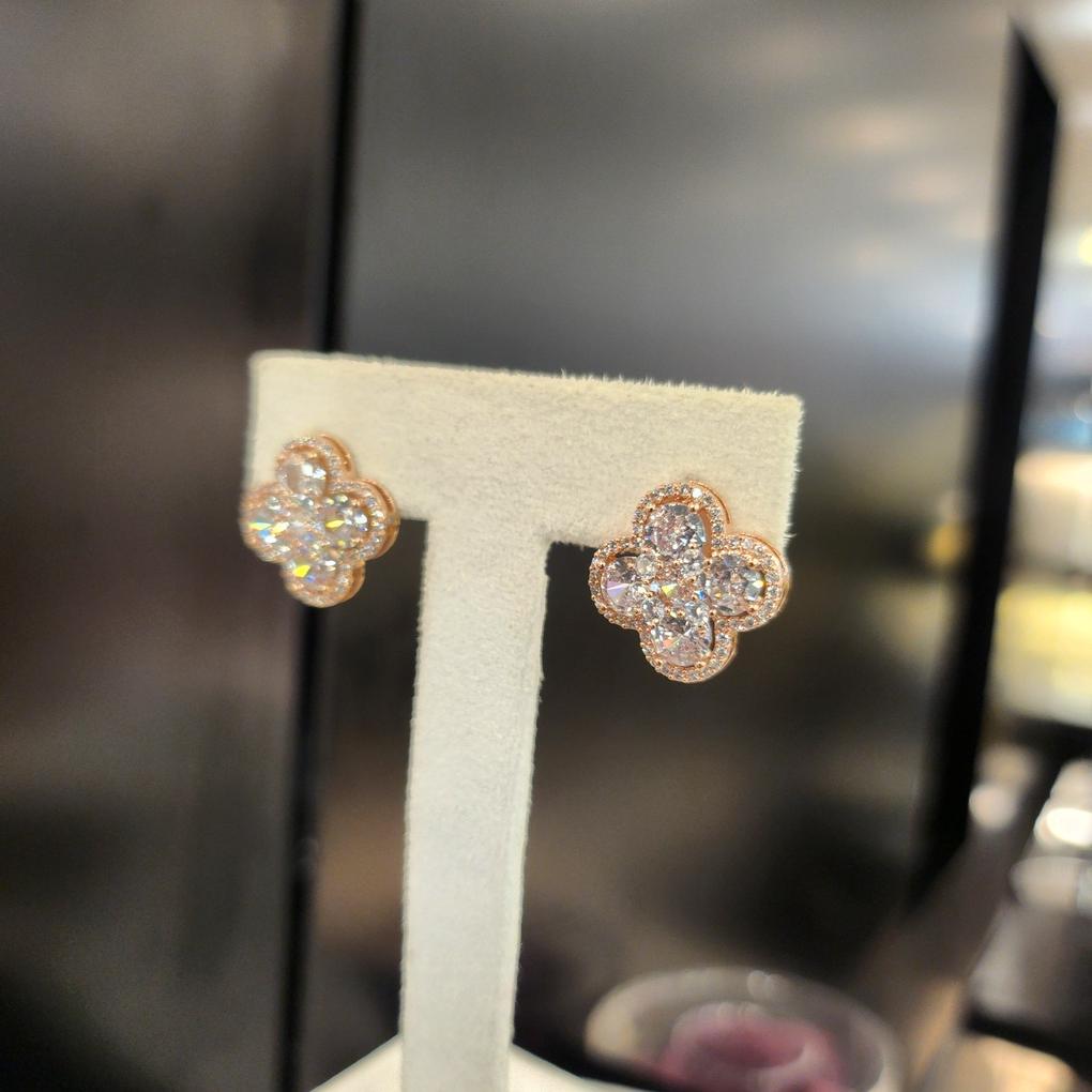 ARTRIA Clover Two-Line E Silver Needle Earrings JQNERIN0004FRF