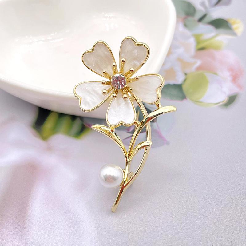 Spilla Fiore di Conchiglia Imitazione Fibbia a Spilla Lusso da Donna Accessori Corsage per Tailleur Cappotto