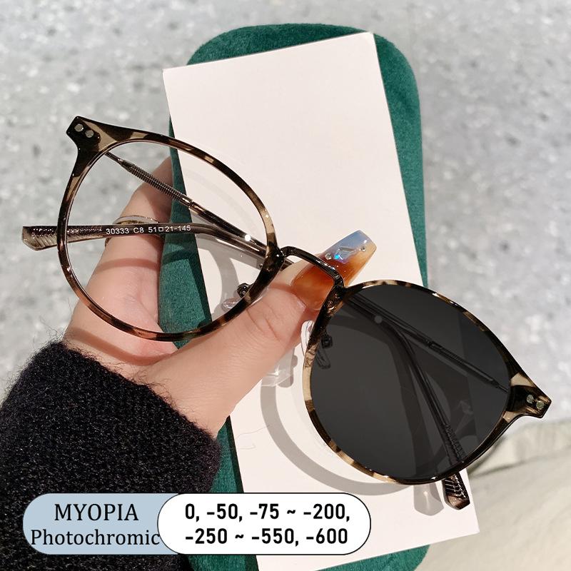 Stylish Design Women Leopard Round Shape Frame Anti Blue Light Prescription Lens Custom Nearsighted Glasses Shade Color Shift 0 to -600