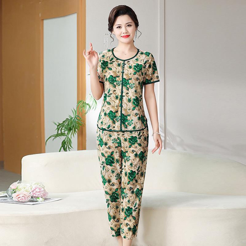 

Mom s Versatile Summer Ice Silk Top & Pants Set for Mature Women: Stylish, Loose, Slimming, Two-Piece Outfit. 3XL (115-130 lbs)