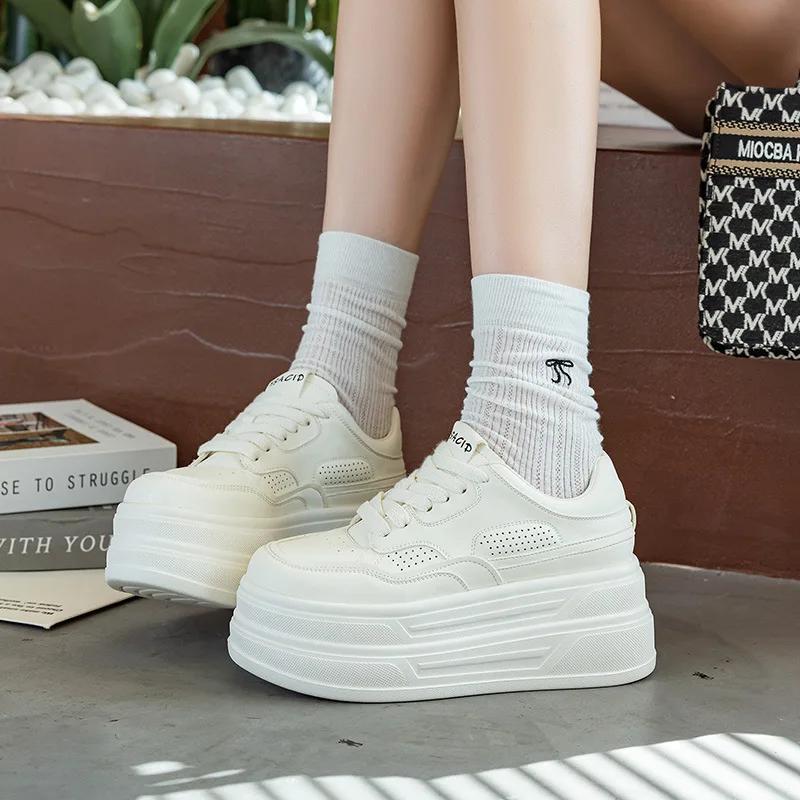 Echtes Leder Damen Weiße Schuhe Damen Plateau-Sneaker 7cm Absatz Freizeitschuhe Laufschuhe Mode-Sneaker bequem