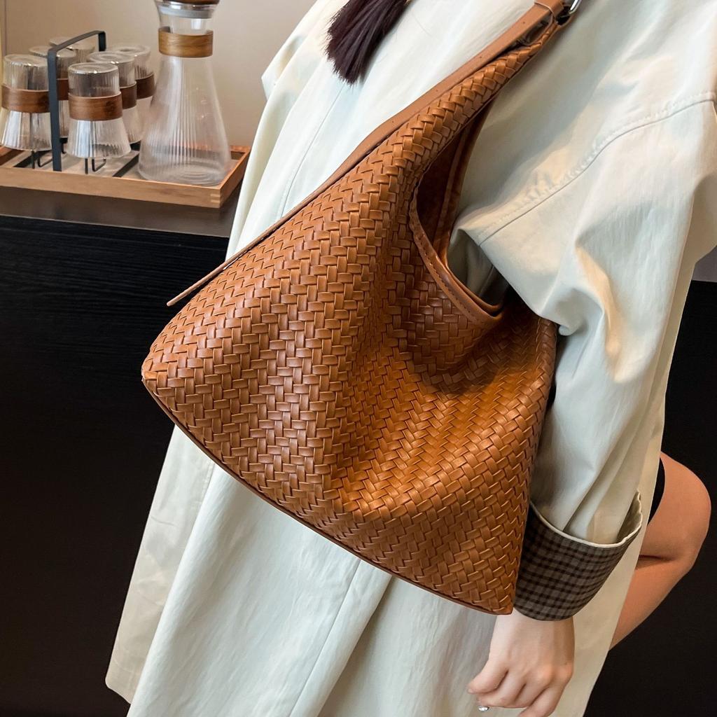 Retro Large-capacity Commuter Big Bag Women's 2025 New Shoulder Underarm Bag High-end Woven Pattern Tote Women's Bag