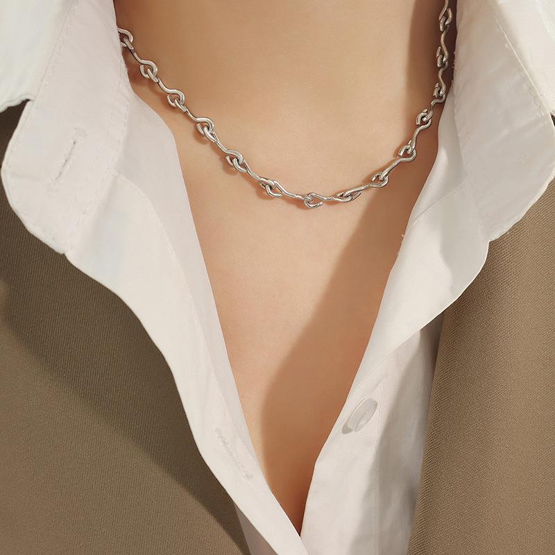 European/American Gold-tone Statement Necklace & Non-fading Metal Hook-splice Bracelet Set