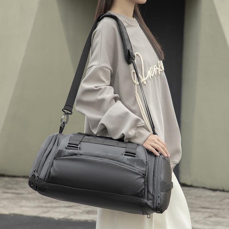 Multifunctional Travel Bag: Large Capacity Fitness Bag for Men and Women On Short Trips. Perfect for Business or Yoga Sports.