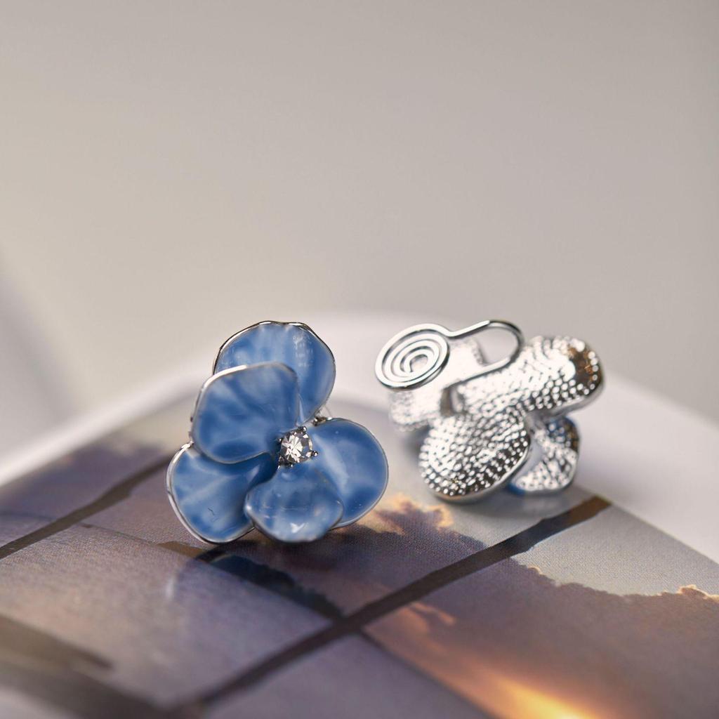 Iris Blue Retro Flower Phalaenopsis Earrings - Elegant Ear Clips for Non-Pierced Ears
