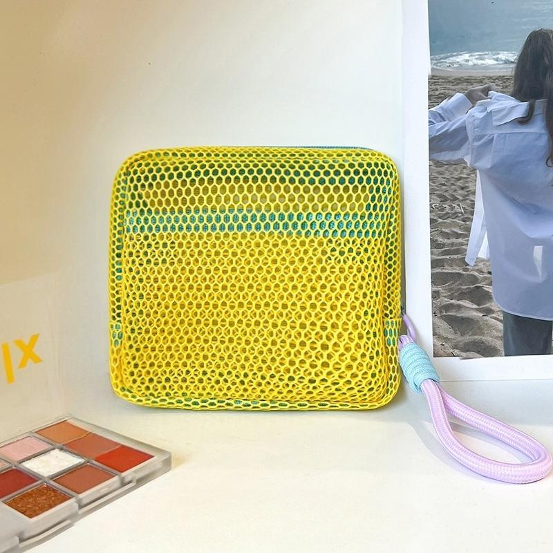 1Pc Dopamine Grid Tofu Bag Travel Portable Storage Bag Mesh Small Cosmetic Bag Lipstick Carry-on Small Square Bag