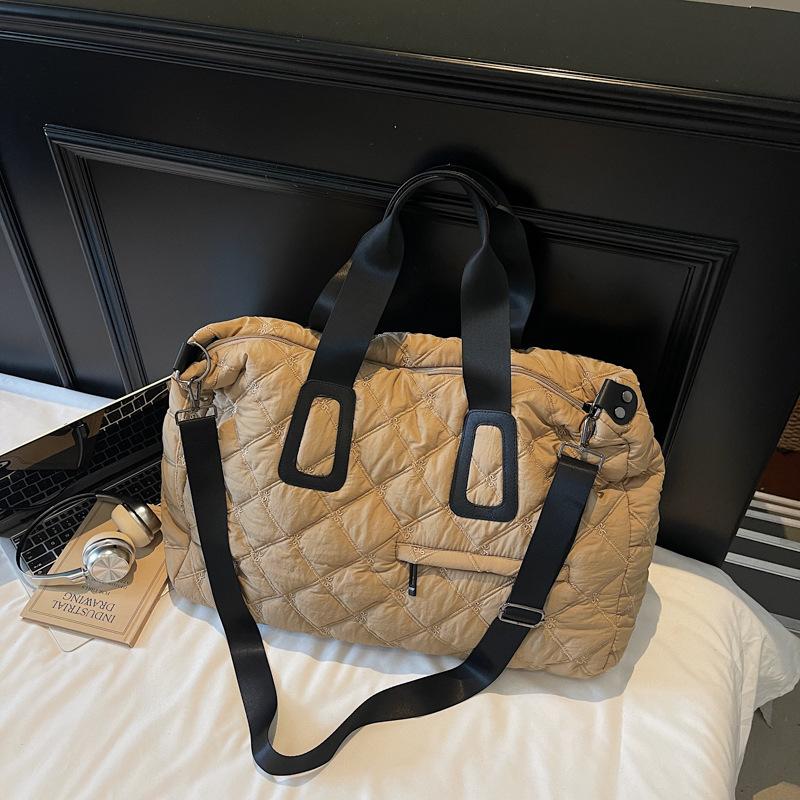 High Appearance Level, Simple and Fashionable, Large-capacity Quilted Sports and Fitness Bag, Casual and Trendy Handbag