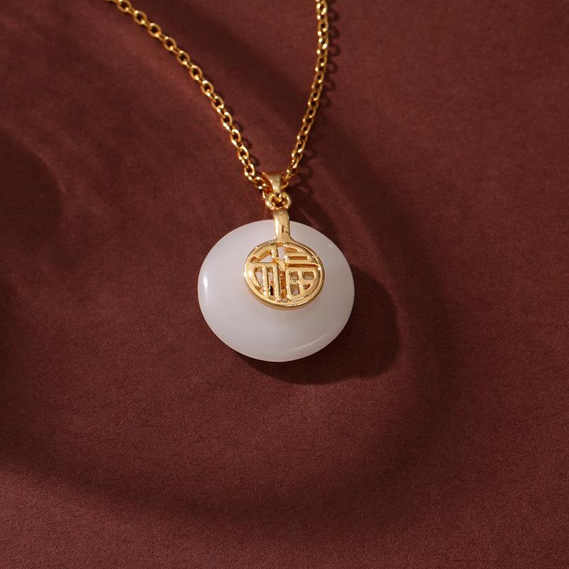 Titanium Steel Non-fading Necklace - European & American Style, Light Luxury, Versatile Korean Fashion, Perfect for Women and Girlfriend Gifts.
