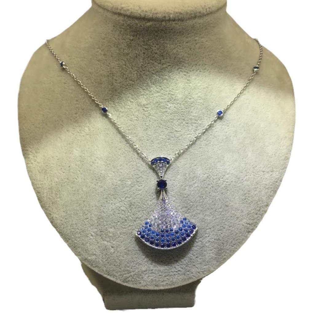 

Large Pink Zirconia Necklace with Full Diamond Gradation, Women s Fashionable Light Luxury Accessory, Elegant and High-end Clavicle Chain