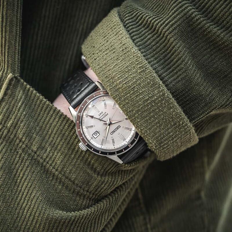 SEIKO mechanical movement men's watch silver dial SSK011J1