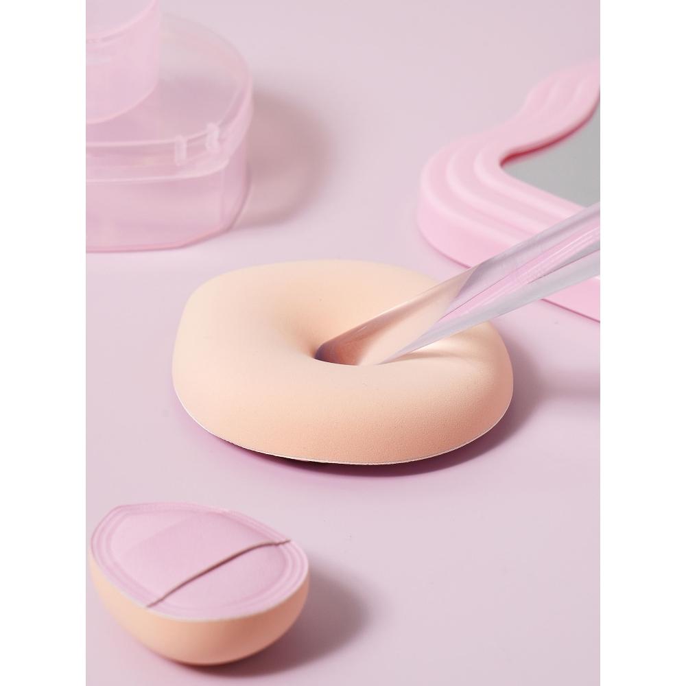 Daiso Lovely Daewoo Finger Pang Pang Puff 2 Piece Set
