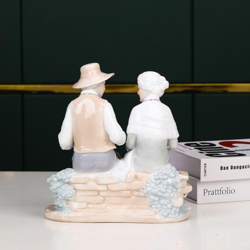 Western Ceramic Elderly Couple Statue Desktop Handicrafts Home Bedroom Table Sculpture Decorative Item Wedding Anniversary Gifts