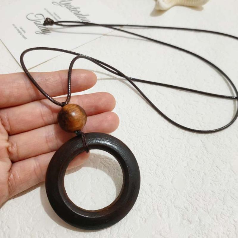 Wooden Love Ring Pendant, Leather Rope Pendant, Women's Sweater Chain, Retro Simple Long Necklace.