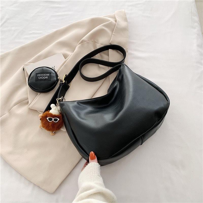 Trendy Large Capacity Black Bucket Bag For Women With Chic Accessories And Soft Material