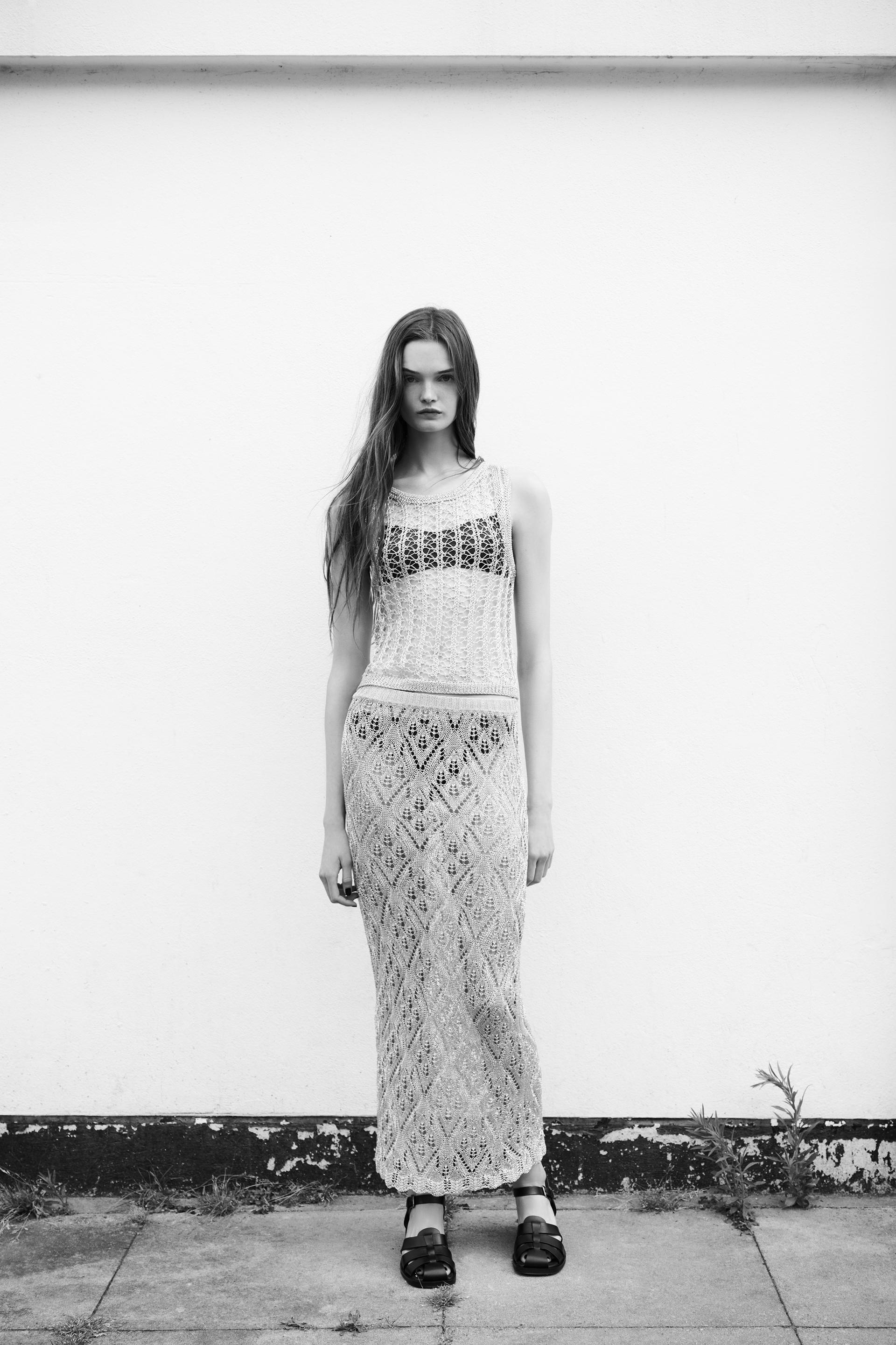 

ЮБКА СЕТОЧНАЯ С МЕТАЛЛИЧЕСКОЙ НИТЬЮ