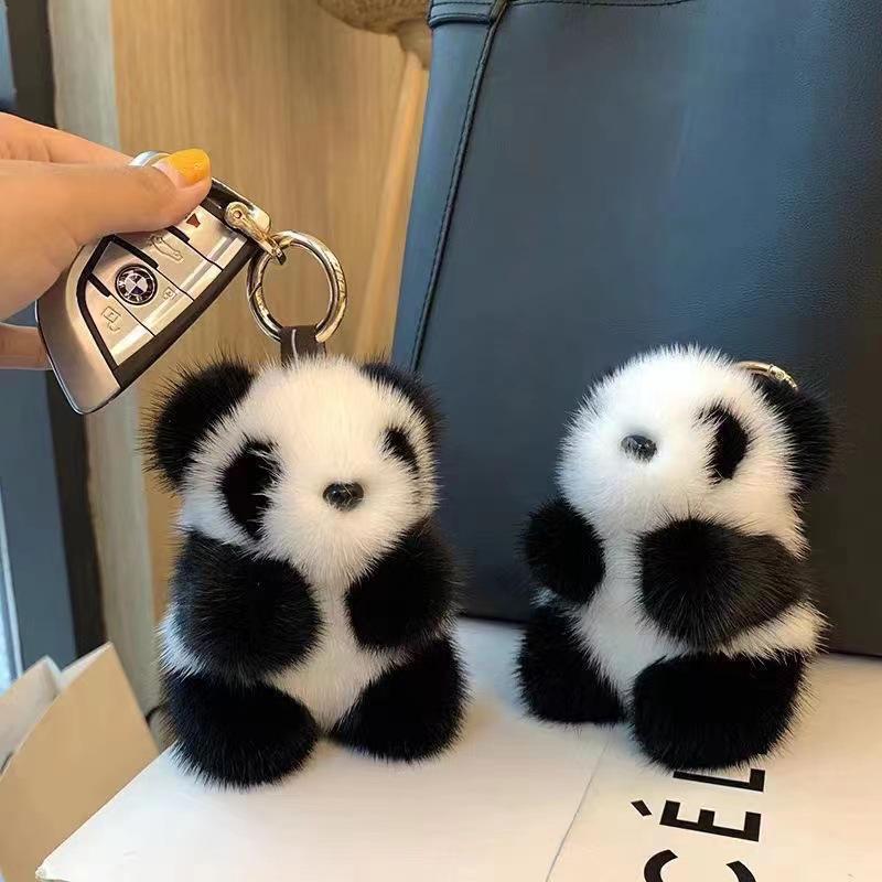 Roztomilý plyšový prívesok na kľúče Panda z norky – Doplnok k narodeninovému darčeku