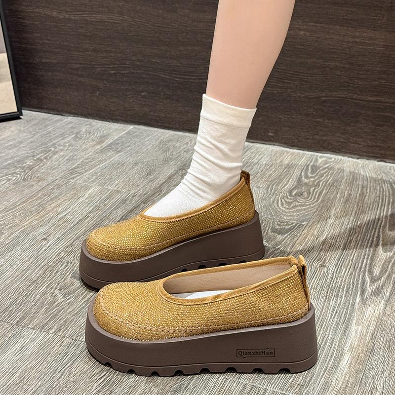 

Стильные и удобные туфли-лодочки на плоской подошве с круглым носком, украшенные стразами, на толстой подошве с платформой, с неглубоким вырезом, на одну педаль 40