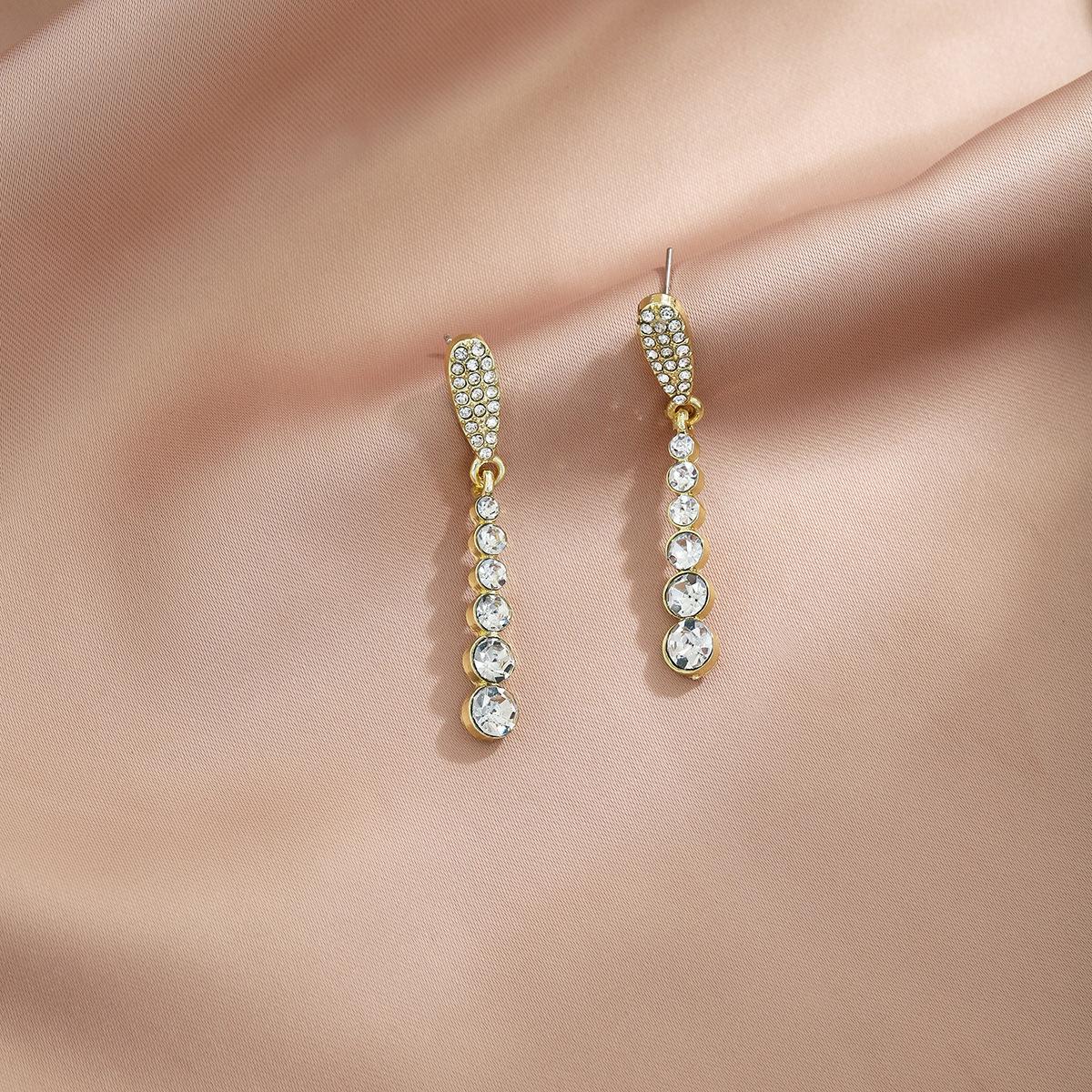 

Gold Cat Earrings for Women Rhinestone Cat Stud Earrings Cute Animal Butterfly Earrings Hypoallergenic Ear Accessories Gift for Women