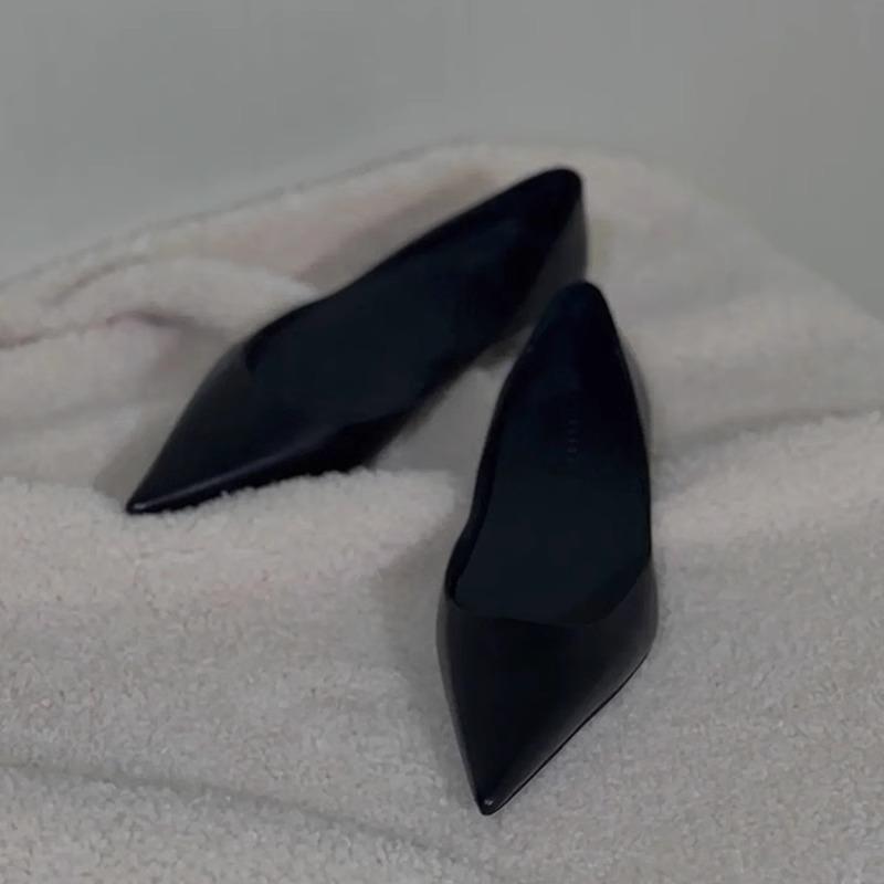 Cowhide version~ French niche design high-end sense versatile commuting leather pointed head shallow mouth low heel flat sole shoes women