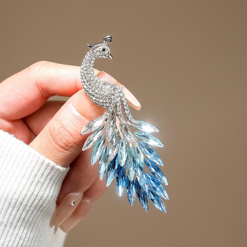 Elegante Kristall-Schmetterlingsbrosche - Funkelnde Damenmode-Anstecknadel für leichten Luxus-Anzug