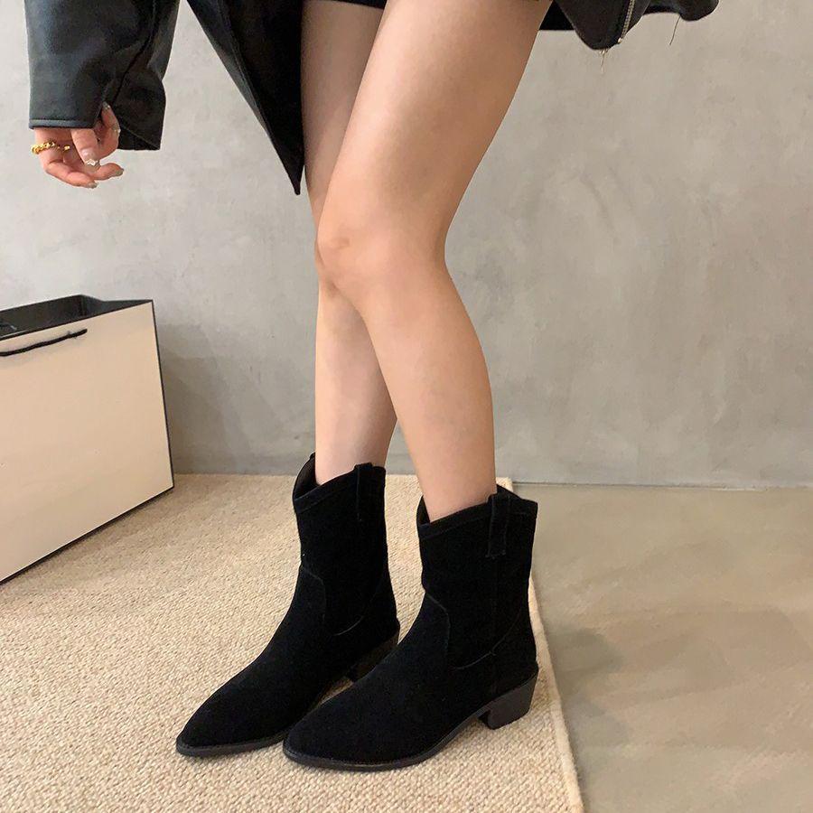 Women's Vintage Brown Western Cowboy Ankle Boots with Chunky Heel and Pointed Toe - V-Mouth Design, Plus Velvet, Autumn/Winter 2025
