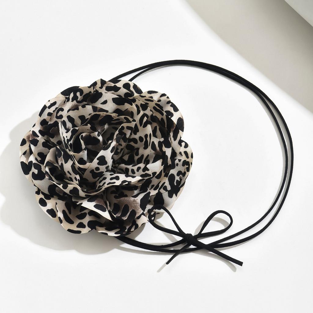 European and American strap necklace fashion personality leopard print three-dimensional flower choker autumn and winter exaggerated neck chain