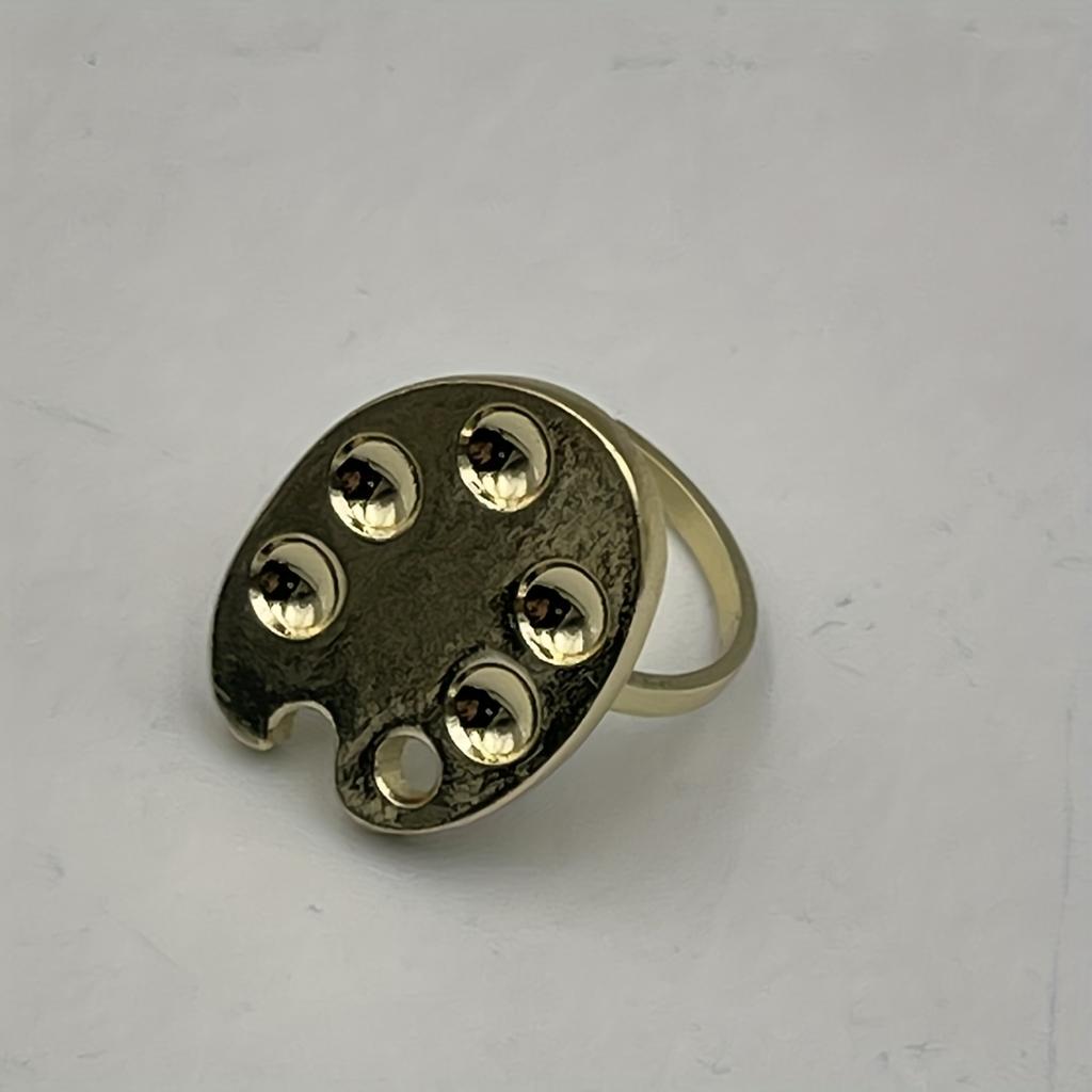 Golden Mini Fingertip Nail Art Palette Ring - Wearable Metal Mixing Tool with Adjustable Ring