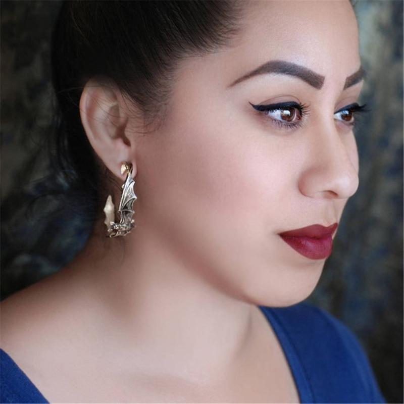 Sculpted Bat Earrings, 1 Pair of Adjustable Open Alloy Hoops with Textured Details for Halloween and Themed Styling