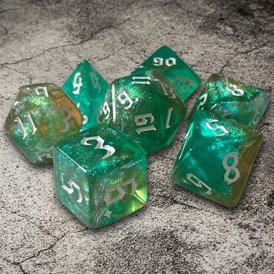 7-teiliges polyedrisches Würfelset mit Sternenlichteffekt, Rollenspielwürfel, Retro-Schriftarten, magisches Würfelset für Rollenspielkartenspiele