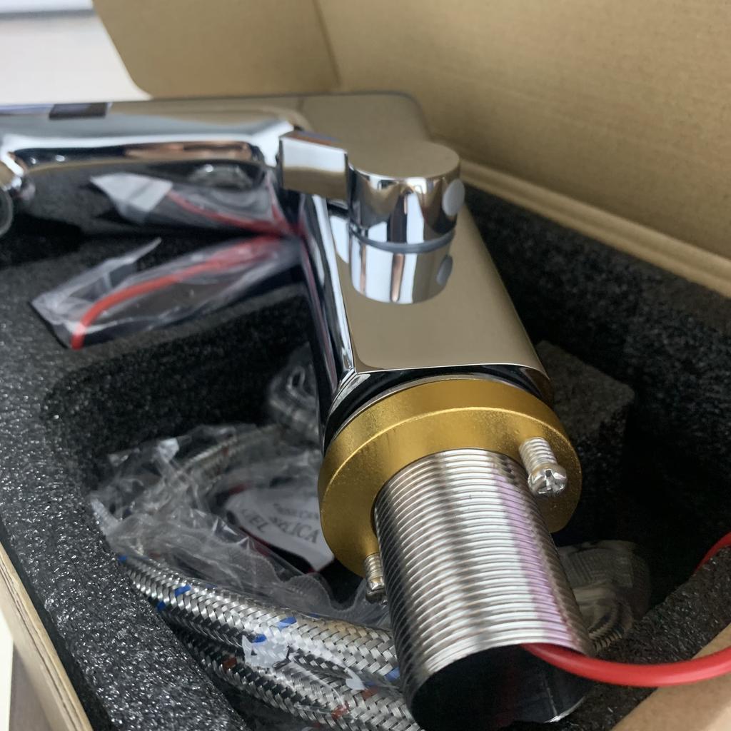 Intelligent LED Digital Display Bathroom Faucet - Brass Deck Mounted Washbasin Mixer Tap with Hot& Cold Water Temperature Sensor